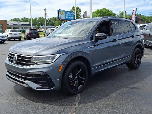 Platinum Gray Metallic 2023 Volkswagen Tiguan 2.0T SE R-Line Black