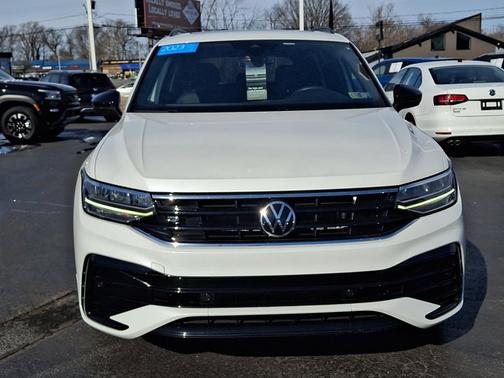 2023 Volkswagen Tiguan 2.0T SE R-Line Black