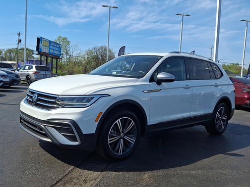 Pure White 2024 Volkswagen Tiguan 2.0T Wolfsburg