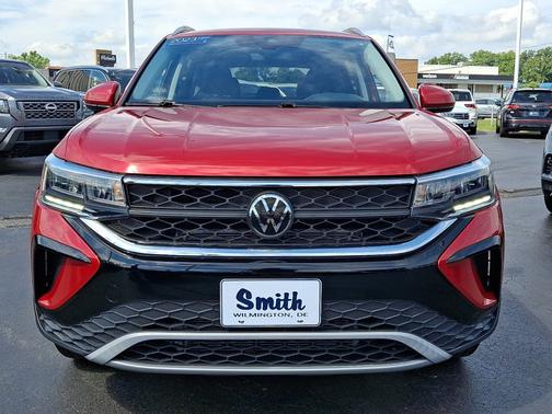 Kings Red 2023 Volkswagen Taos 1.5T SE