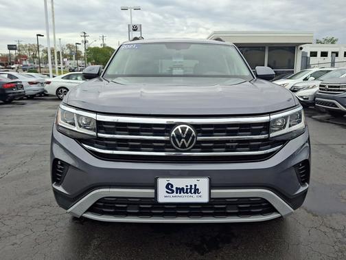 Platinum Gray Metallic 2021 Volkswagen Atlas 2.0T SE