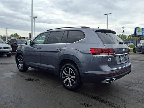 Platinum Gray Metallic 2021 Volkswagen Atlas 2.0T SE