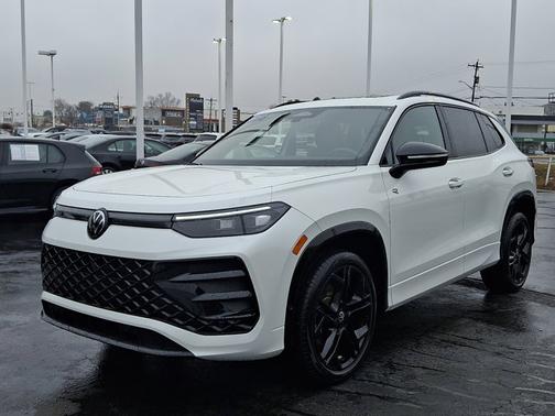 2025 Volkswagen Tiguan 2.0T SE R-Line Black