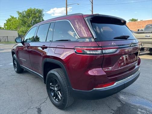 2023 Jeep Grand Cherokee Laredo