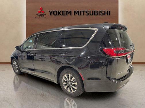 2024 Chrysler Pacifica Hybrid Select
