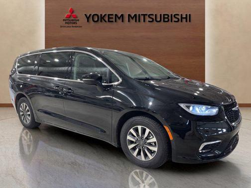 2024 Chrysler Pacifica Hybrid Select