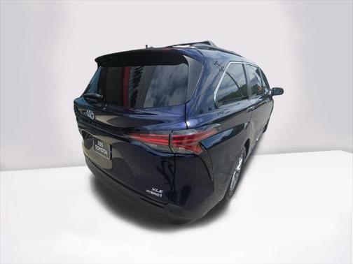 2021 Toyota Sienna XLE 8 Passenger