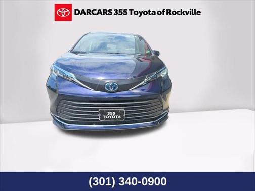 2021 Toyota Sienna XLE 8 Passenger
