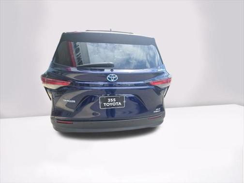 2021 Toyota Sienna XLE 8 Passenger