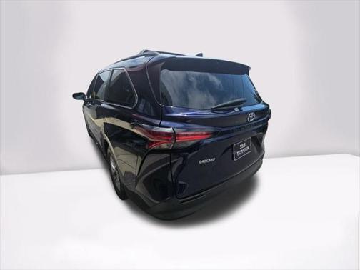 2021 Toyota Sienna XLE 8 Passenger