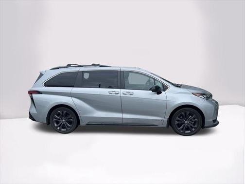 2021 Toyota Sienna XSE 7 Passenger