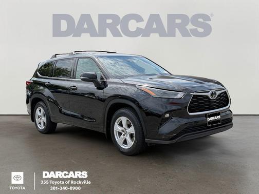 Midnight Black Metallic 2022 Toyota Highlander LE