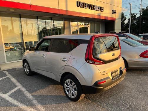 Sparkling Silver 2021 Kia Soul LX