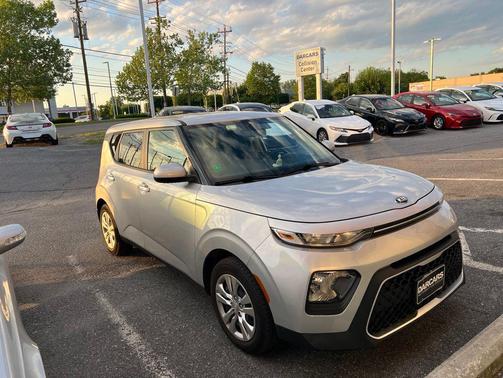 Sparkling Silver 2021 Kia Soul LX