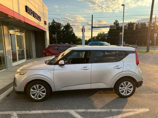 Sparkling Silver 2021 Kia Soul LX