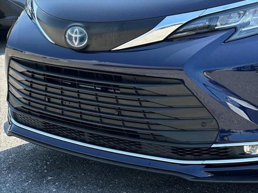 2021 Toyota Sienna XLE 8 Passenger
