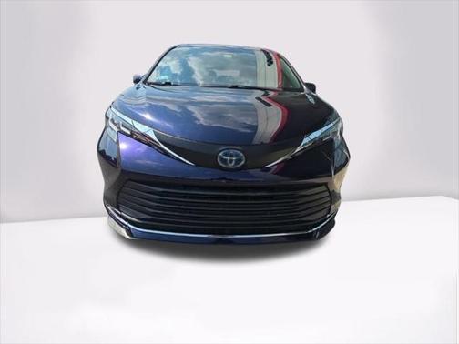 2021 Toyota Sienna XLE 8 Passenger