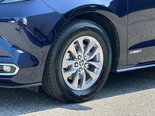 2021 Toyota Sienna XLE 8 Passenger