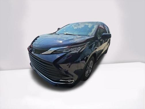 2021 Toyota Sienna XLE 8 Passenger