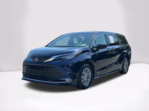 2021 Toyota Sienna XLE 8 Passenger