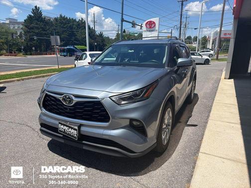 Moon Dust 2022 Toyota Highlander Limited