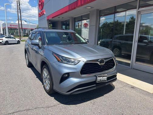 Moon Dust 2022 Toyota Highlander Limited