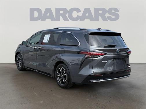 2025 Toyota Sienna Platinum