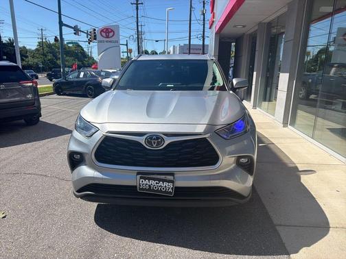 Celestial Silver Metallic 2021 Toyota Highlander XLE