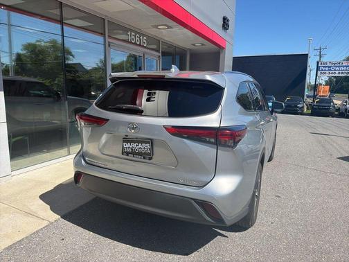 Celestial Silver Metallic 2021 Toyota Highlander XLE