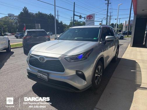 Celestial Silver Metallic 2021 Toyota Highlander XLE