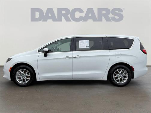 Bright White Clearcoat 2023 Chrysler Voyager LX