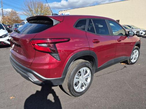 2025 Chevrolet Trax LS