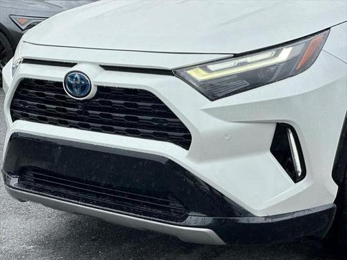 2022 Toyota RAV4 Hybrid SE