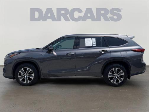 Magnetic Gray Metallic 2022 Toyota Highlander XLE