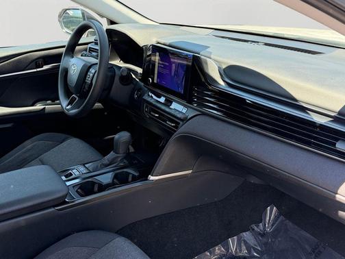 Ice 2025 Toyota Camry LE