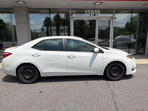 Super White 2019 Toyota Corolla LE