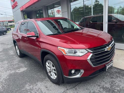 Cajun Red Tintcoat 2018 Chevrolet Traverse LT Cloth