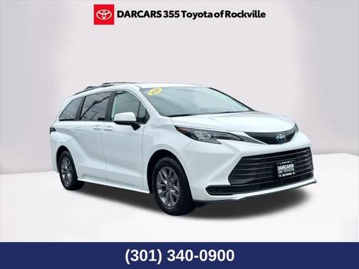 2025 Toyota Sienna LE
