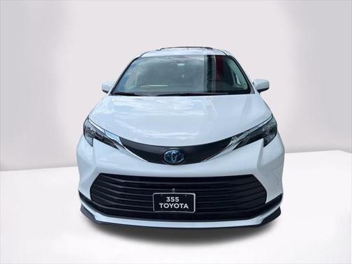 2025 Toyota Sienna LE
