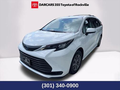 2025 Toyota Sienna LE