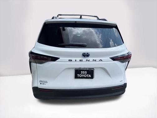 2025 Toyota Sienna LE