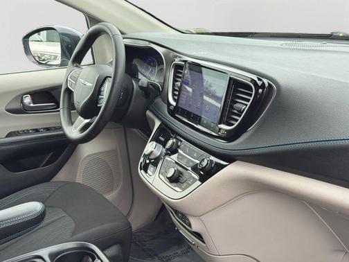 2021 Chrysler Pacifica Touring AWD