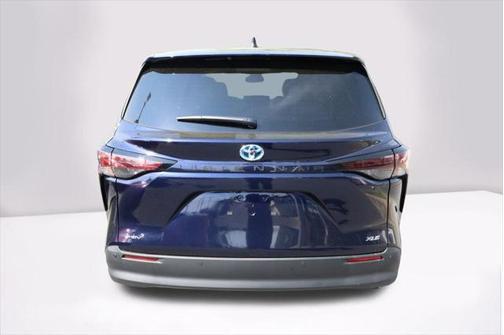 2025 Toyota Sienna XLE 8 Passenger
