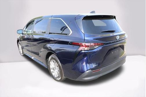 2025 Toyota Sienna XLE 8 Passenger