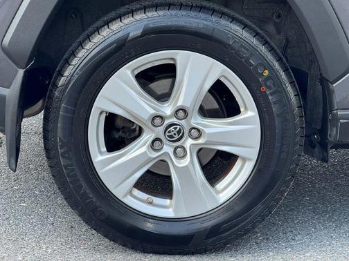 Magnetic Gray Metallic 2019 Toyota RAV4 XLE