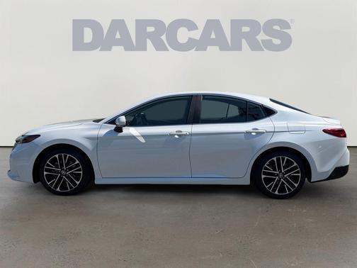 Wind Chill Pearl 2025 Toyota Camry XLE