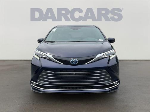 2025 Toyota Sienna Platinum 7 Passenger