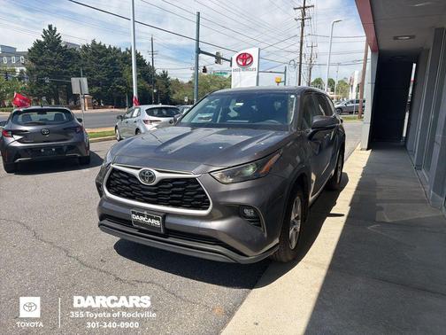 Magnetic Gray Metallic 2025 Toyota Highlander LE