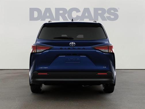 2025 Toyota Sienna LE