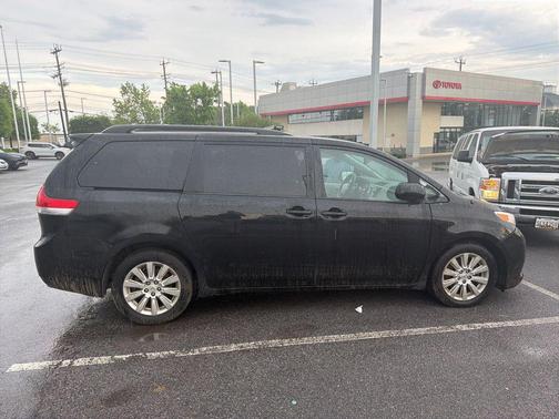 Black 2013 Toyota Sienna LE